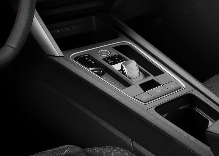 Детали интерьера Seat Leon Sportstourer FR 2020 года  (WW) (фото 20 из 29)